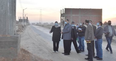 محافظ أسيوط يتفقد أعمال إنشاء بوابتين لطريق دير المحرق ورصف طريق كاروت