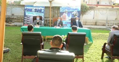 محافظ كفر الشيخ يعقد اجتماعا فى الهواء الطلق تطبيقا لإجراءات الوقاية.. صور