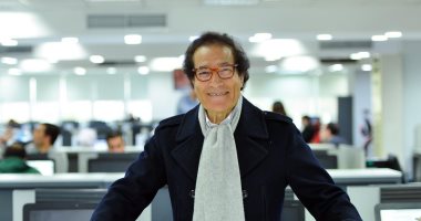 فاروق حسنى مهنئا محمد سلماوى بجائزة النيل: فوز مستحق