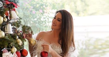 ديانا حداد بجوار شجرة الكريسماس: Merry Christmas لكل من يحتفل بالأعياد اليوم