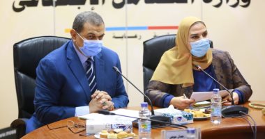 وزيرة التضامن: تكليف رئاسى بتحسين معاشات الفنانين التشكيليين