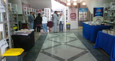 11 معلومة عن معرض الكتاب بعد افتتاحه بجامعة أسوان.. صور