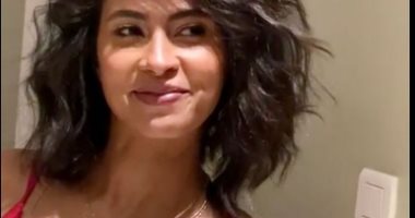 روبى x صورة جديدة بالأحمر بالتزامن مع أعياد الكريسماس.. ومنى زكى : قمر