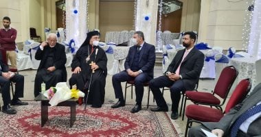 بطريرك الكاثوليك يستقبل المهنئين بالعيد قبيل انعقاد قداس الميلاد.. صور
