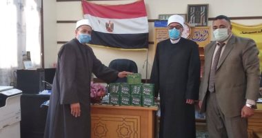 أوقاف شمال سيناء تهدى مجموعة من سلسلة رؤية للفكر المستنير للأزهر