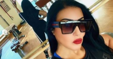 سمية الخشاب تشارك بصور جديدة فى الجيم وتتمنى للجمهور "ويك إند" سعيد 