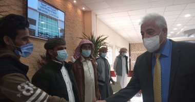 محافظ جنوب سيناء يسلم عقود 60 منزلا بدويا لمستحقيه بقرية الوادى