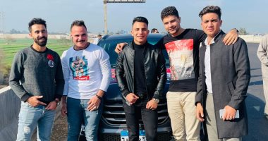 مسيرة بالسيارات من مسقط رأس "بيج رامى" لاستقباله بمطار القاهرة.. فيديو وصور
