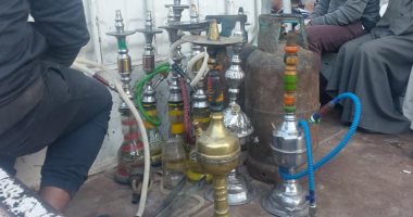 مصادرة شيش بمقاهى مخالفة ورفع الإشغالات بحى غرب أسيوط..صور