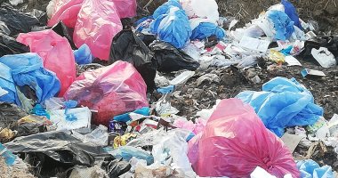 انتشار نفايات طبية على خط 12بنها - القناطر الخيرية.. والمحافظة تحقق