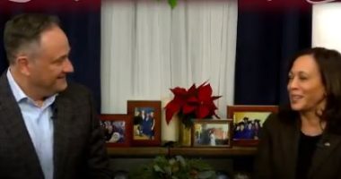 merry Christmas.. كامالا هاريس تحتفل بـ"الكريسماس" بصحبة زوجها دوجلاس إمهوف