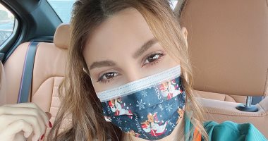 يارا تحتفل فى الكريسماس بـ"الكمامة" وتحث جمهورها على الالتزام لنتخلص من الوباء