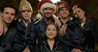 مشاهير يودعون 2020 باحتفالات كريسماس منزلية.. باريس هيلتون ومايلى سايرس تحتفلان بفساتين مثيرة.. سيلين ديون وبيكهام وليفاندوفيسكى وسواريز يحتفلون مع العائلة بـ"البيجامات".. وجاستين بيبر يتبادل القبلات مع زوجته