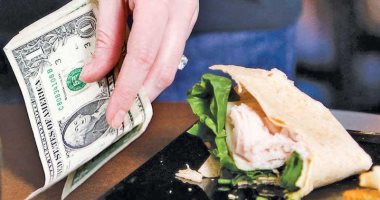 هدية الكريسماس.. أمريكى يترك إكرامية تتجاوز 5000 دولار لعاملى مطعم فى أوهايو