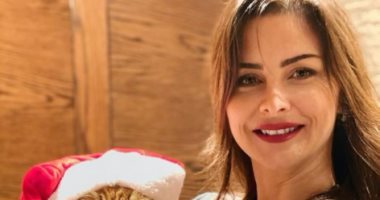 نور اللبنانية تحتفل بالكريسماس مع قطتها: أتمنى لكم عيدا ممتعا مع أحبائكم