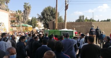الأهالى يشيعون جنازة ابن عم المهندس عدلى القيعى بكفر الزيات.. صور وفيديو