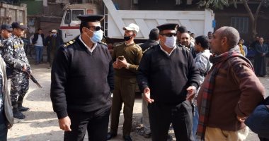 إزالة 402 حالة تعد وإشغالات من شوارع مدينة الفشن ببنى سويف.. صور