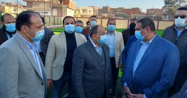 وزير التنمية المحلية ومحافظ البحيرة يتفقدان مبادرة حياة كريمة فى قرية زاوية صقر