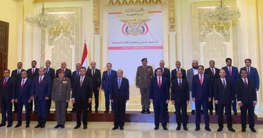 24 وزيرًا يؤدون اليمين الدستورية أمام الرئيس اليمني في الرياض.. ترحيب عربى ودولى بالخطوة.. الحكومة الجديدة تصل عدن خلال أيام.. ووزير خارجية الإمارات: تشكيلها التطور الأهم فى أزمة البلاد