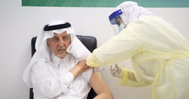  أمير مكة المكرمة يتلقى الجرعة الأولى من لقاح كورونا