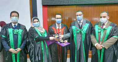 رئيس جامعة بنها: حريصون على ربط البحث العلمى بالصناعة لتحقيق التنمية 