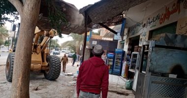 إزالة التعديات بالشوارع والطرق الرئيسية بمدينة الغردقة.. صور
