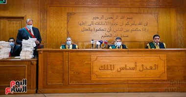 بدء محاكمة الإخوانى محمود عزت فى "اقتحام الحدود".. والمتهم يرتدى الكمامة