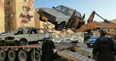 البدء فى رفع السيارات السيارات المتهالكة والمتروكة بحى الزهور في بورسعيد  
