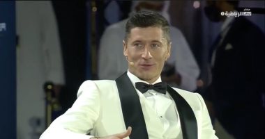 ليفاندوفسكي: الجلوس على مائدة واحدة مع رونالدو وميسي شرف كبير