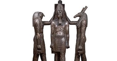 الجهات المختصة تفحص تماثيل وعملات أجنبية ضبطت بحوزة عصابة الآثار بالشيخ زايد
