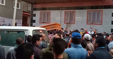 الحزن يخيم على المنوفية عقب وفاة طفلة تبرعت لها والدتها بجزء من كبدها.. مصدر طبى: حالة الطفلة تحسنت أمس بعد رؤية والدتها والموت يخطفها اليوم.. المئات يشيعون جثمانها والمحافظ ورئيس الجامعة ينعيانها