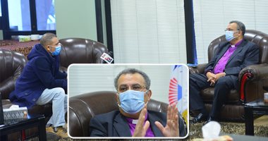 رئيس الكنيسة الإنجيلية يعلن تقنين أوضاع 310 كنائس.. ويؤكد: الإغلاق لمواجهة كورونا يخرب بيوت.. وضعنا بندا للتبنى بقانون الأسرة وننتظر رد وزارة العدل.. ووضع الأقباط بمصر نموذج يجب دراسته.. صور