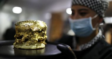 وجبة ذهبية.. برجر مغلف بأوراق الذهب على لائحة الطعام الفاخر فى كولومبيا.. ألبوم صور