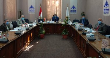 رئيس جامعة بنها يترأس لجنة اختيار عمداء كلية التجارة والزراعة.. صور