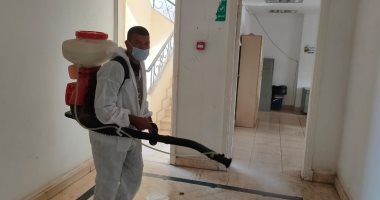 رش وتطهير الشوارع والمنشآت لمواجهة كورونا المستجد بالبحيرة.. صور