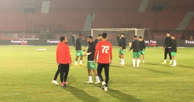وصلة هزار بين وليد سليمان وحسام عاشور قبل مباراة الأهلى والاتحاد.. صور