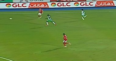 محمد صبحي ينقذ مرمى الاتحاد السكندري من هدف ثانٍ للأهلي.. فيديو