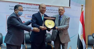 الفريق مهاب مميش: لن أنسى طوابير المصريين لشراء شهادات قناة السويس