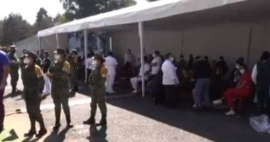 أطقم طبية وعناصر عسكرية يتلقون لقاح كورونا في المكسيك.. فيديو