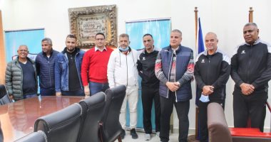 محمد صلاح يوقع عقود تدريب القناة.. صور