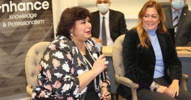 وزيرة الثقافة تلتقى متدربى الدفعة الثالثة من البرنامج الرئاسى للتأهيل للقيادة