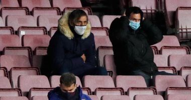 ميسي يشاهد مباراة برشلونة ضد إيبار بالليجا من المدرجات.. صور