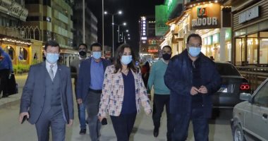 جولة مفاجئة لمحافظ دمياط لكافيهات رأس البر للتأكد من تطبيق الإجراءات الاحترازية
