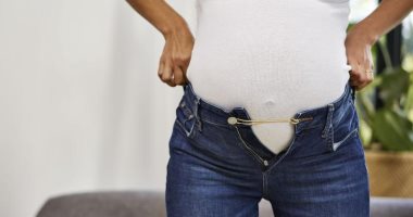 5 أزياء لا تناسبك خلال فترة الحمل.. الملابس المطبوعة والترتر الأبرز