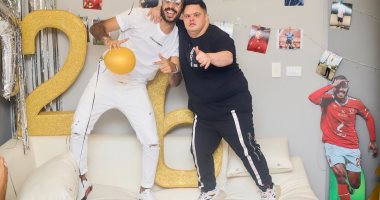 كهرباء يهنئ أمح الدولى بعيد ميلاده.. وجدل بينهما على العمر الحقيقى