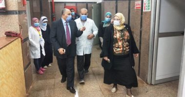 مساعد وزيرة الصحة تطمئن على حالة سيدة المنوفية المصابة بالسمنة المفرطة.. صور