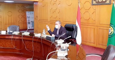 محافظ الإسماعيلية يحفز لاعبي الدراويش في التدريبات: المواقف الصعبة للرجال