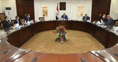 وزير الإسكان يتابع مشروعات بديل العشوائيات بمدينتى العبور والعبور الجديدة