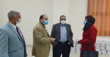 نائب رئيس جامعة بنها يتفقد استعدادات الامتحانات بكلية العلاج الطبيعى