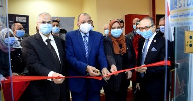 رئيس جامعة بنى سويف يفتتح وحدة جهاز الميكروسكوب الإلكترونى بتكلفة 24 مليون جنيه